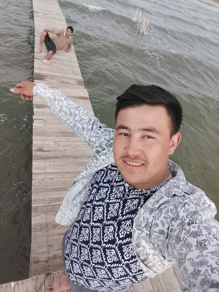  27076076  Bekzod, 28 ,    