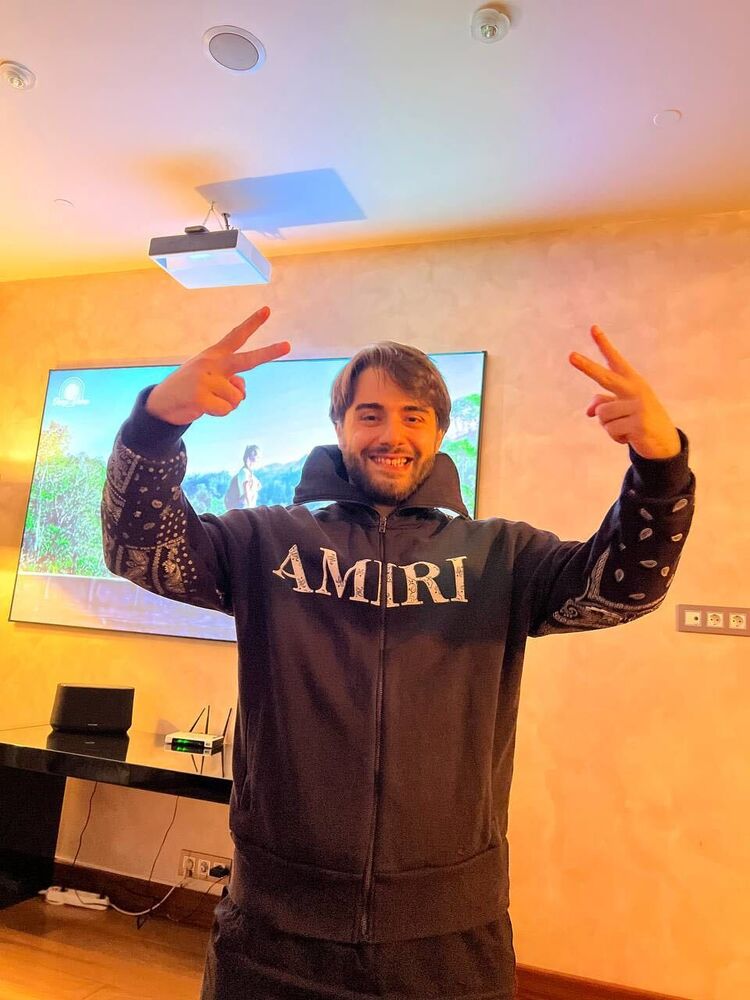  ,   Ash, 27 ,   ,   