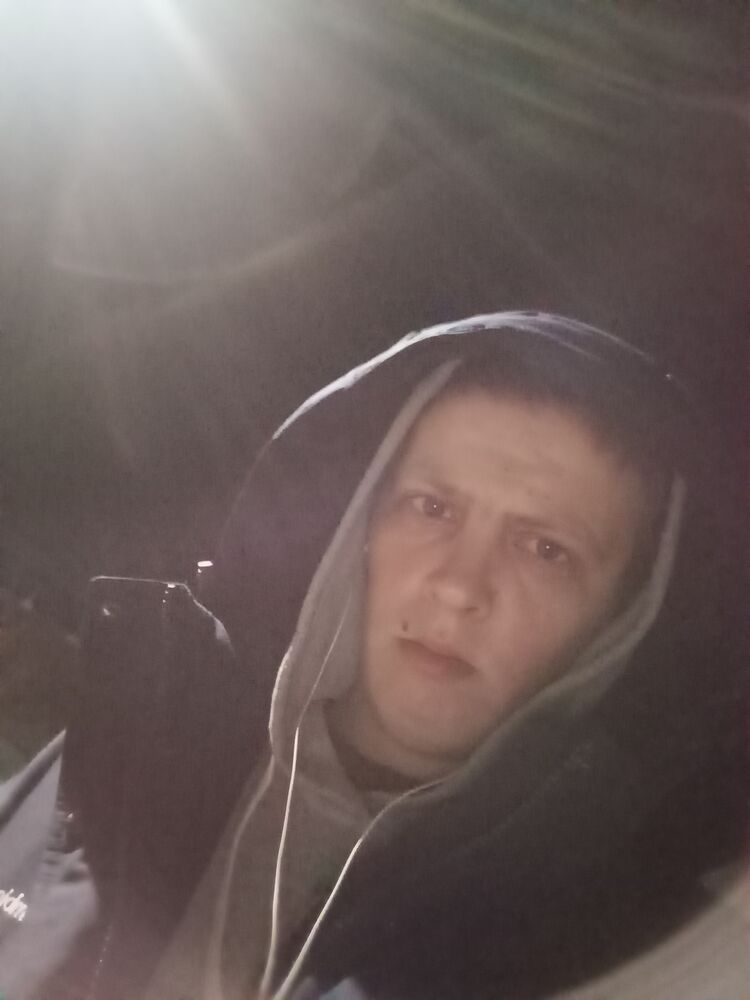  44075976  Vladimir, 26 ,    