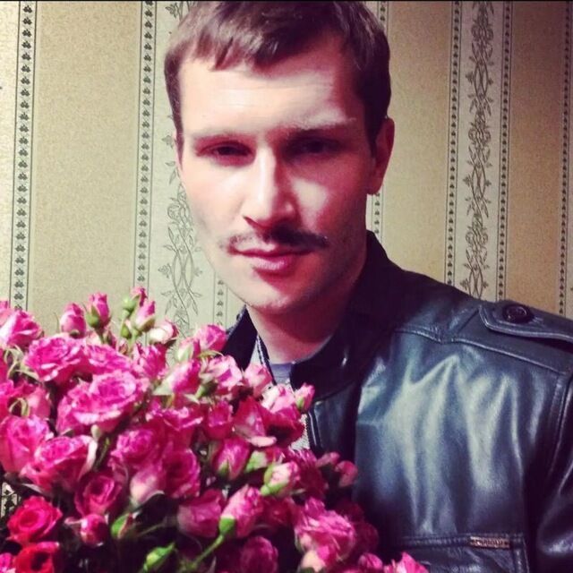  51182126  Maks, 19 ,    