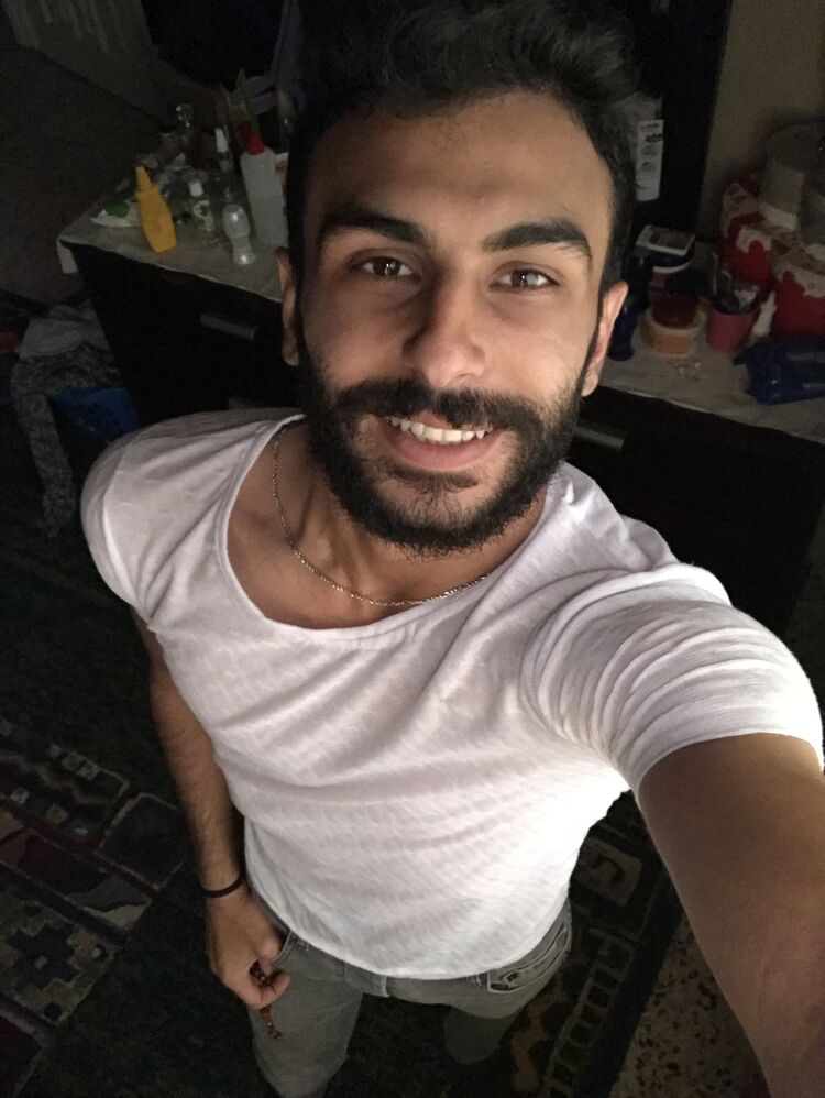  25269066  Hadi, 26 ,    Beirut