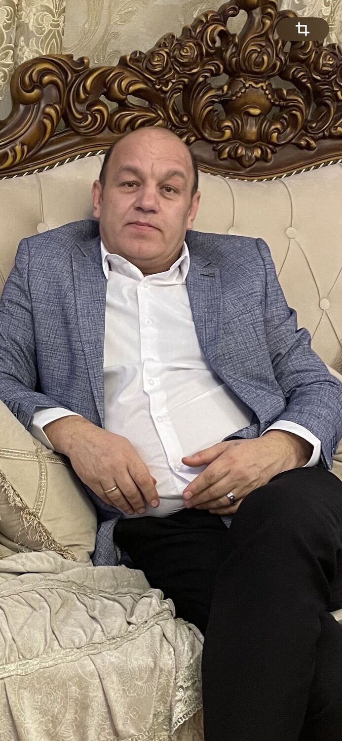  49568226  Vardan, 49 ,    