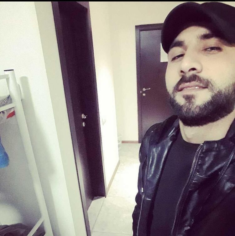  23733066  Ilyas, 29 ,    