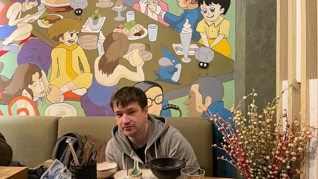  35794506  Anton, 37 ,    