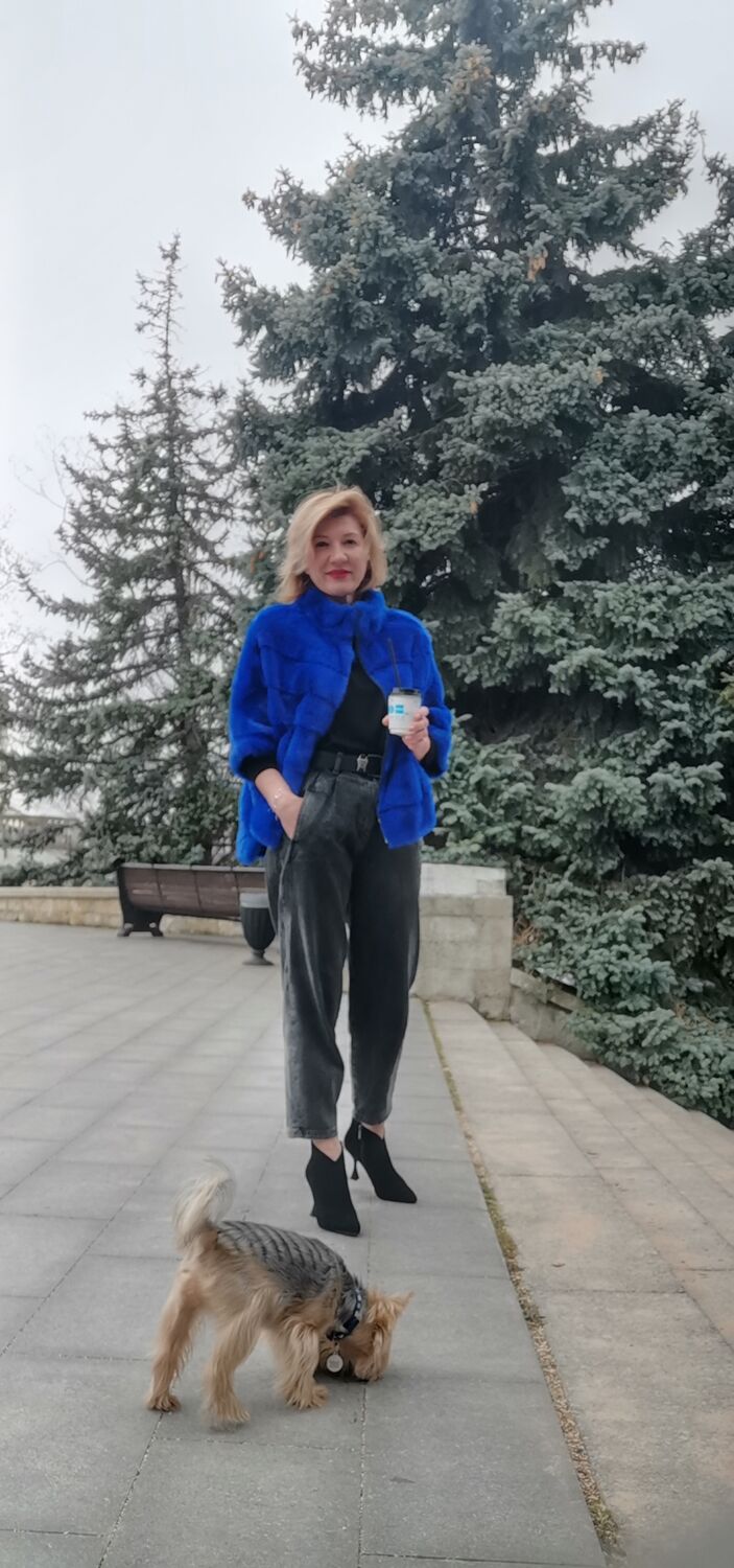  33154796  Elena, 49 ,    
