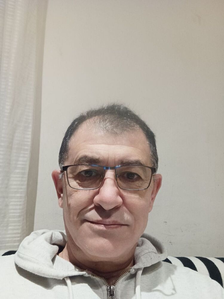  40752736  Misak, 62 ,    
