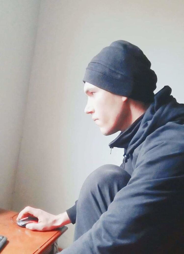  17877366  Viktor, 30 ,    