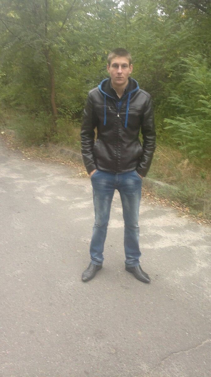  15027666  Anton, 29 ,    