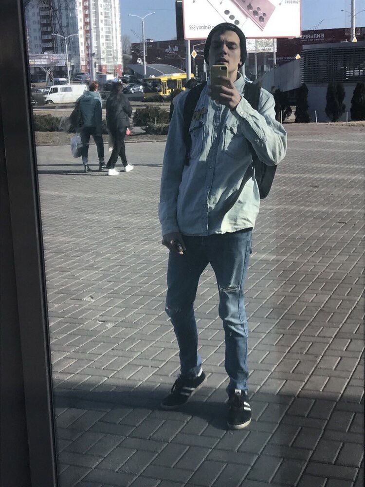  ,   Viktor, 31 ,   ,   