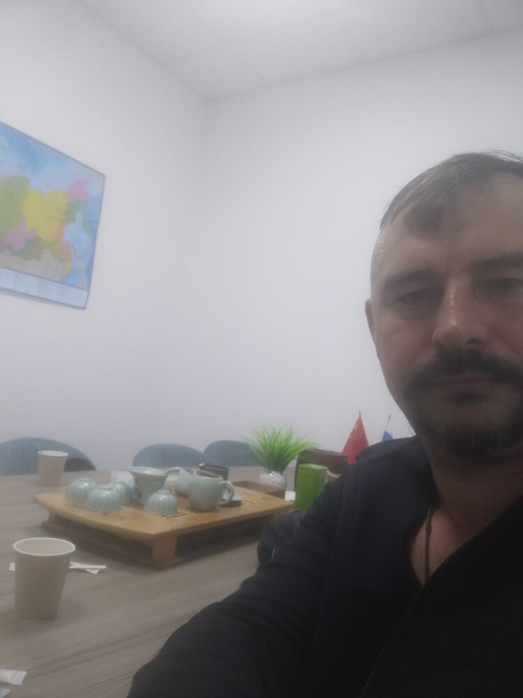  49979206  Maks, 37 ,    