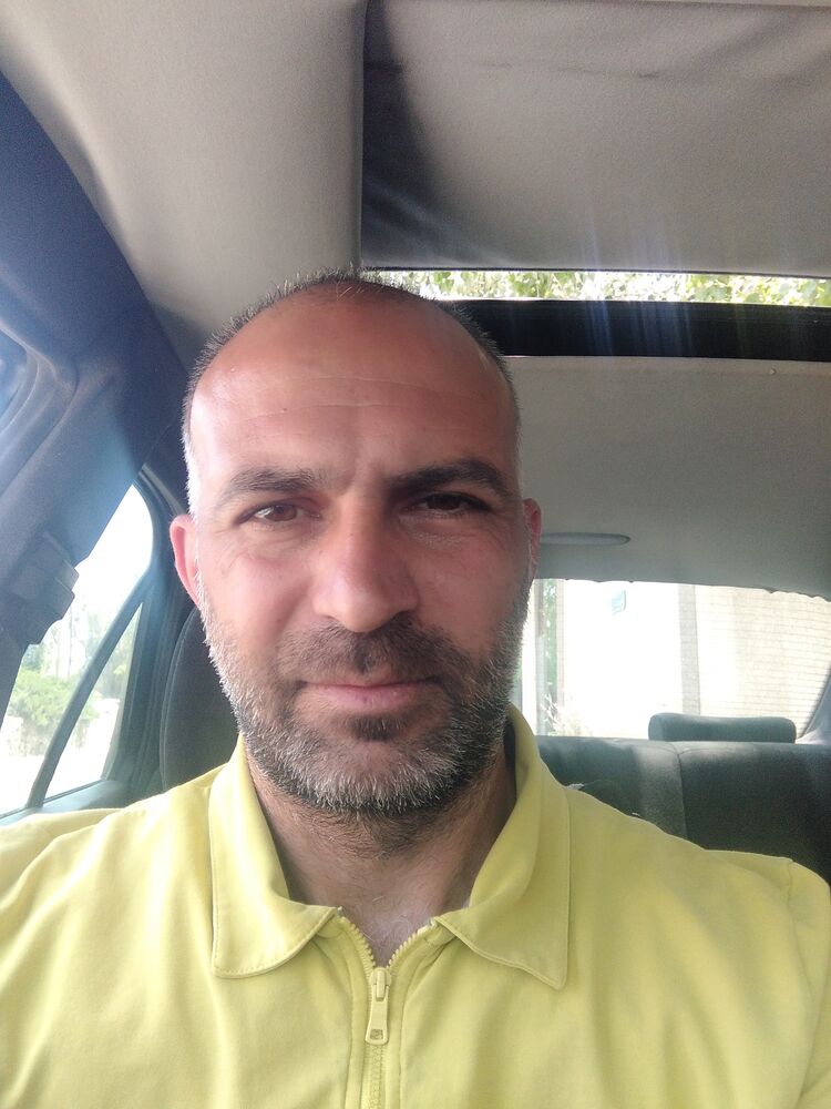  52282606  Artur, 33 ,    