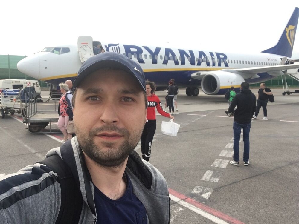  12749176  Irakli, 39 ,    