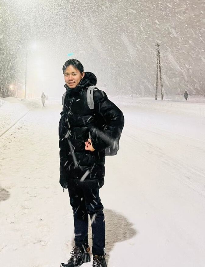  44932146  Hua, 27 ,    -