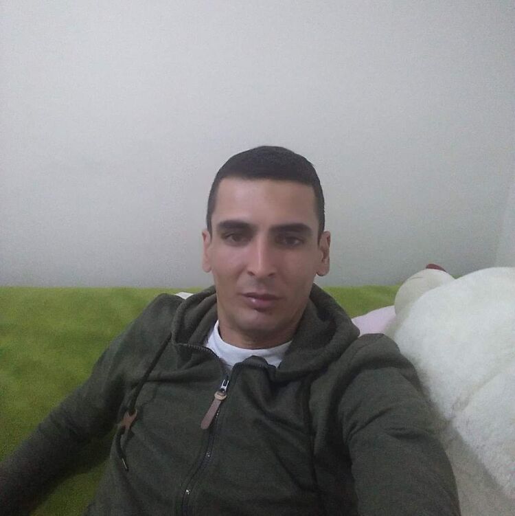  38651446  Artur, 39 ,    
