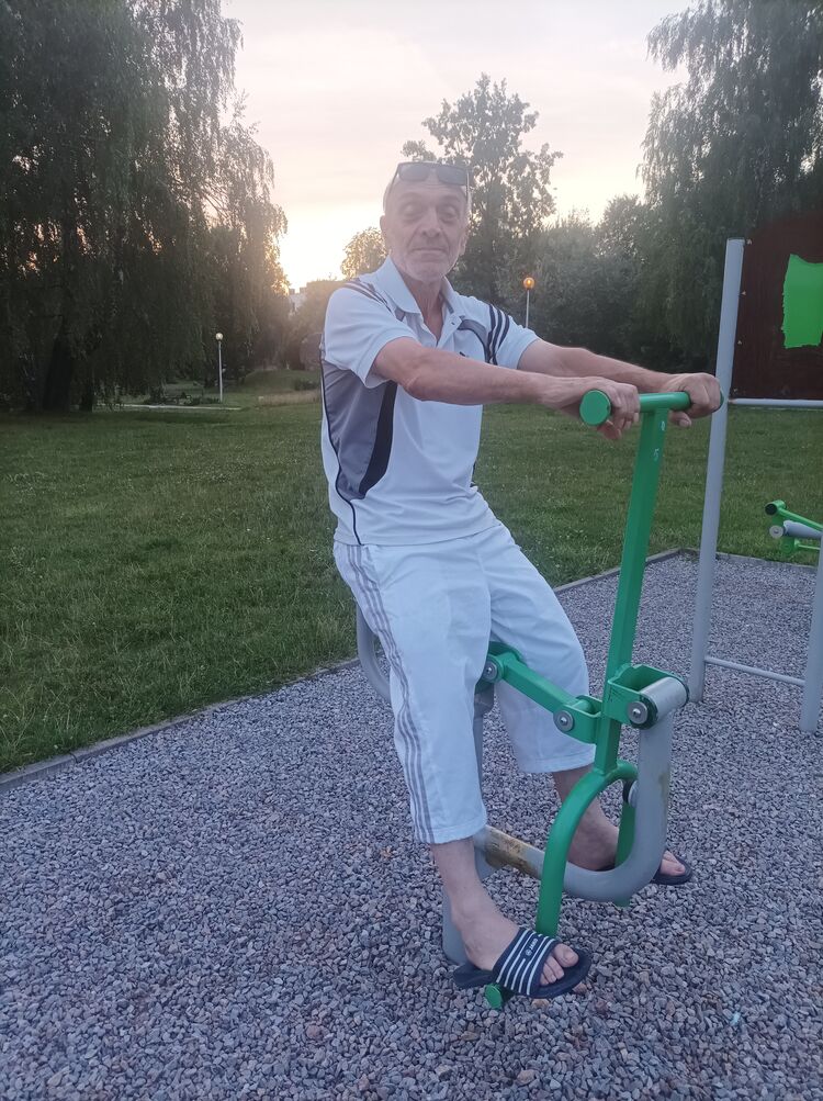 44809846  , 61 ,    