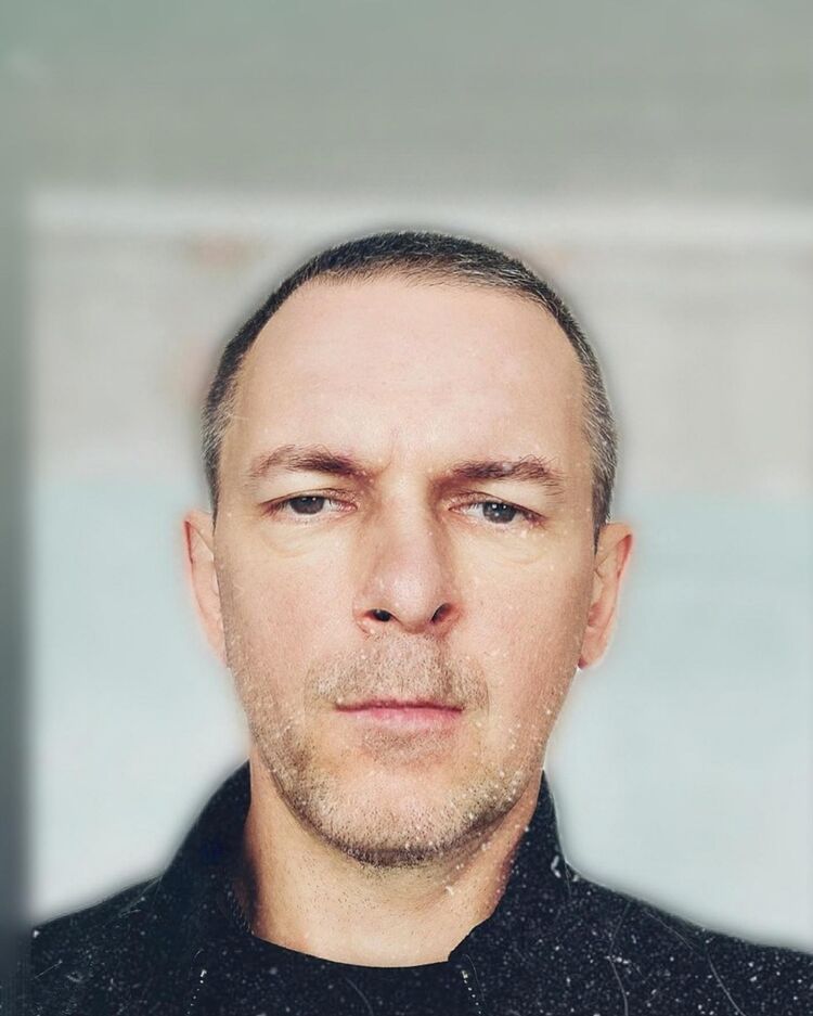  37218596  Igor, 46 ,    