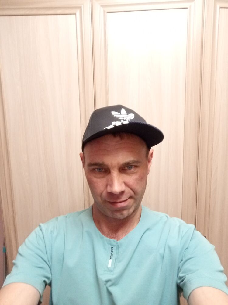  52557396  Vladimir, 42 ,    