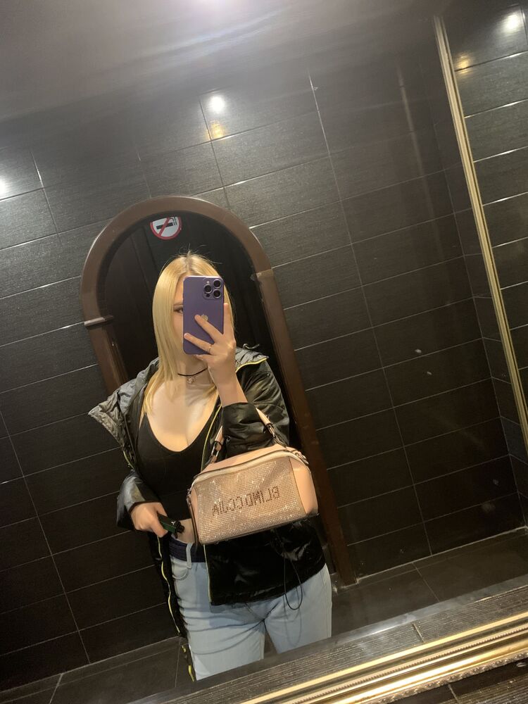  ,   Alina, 21 ,   