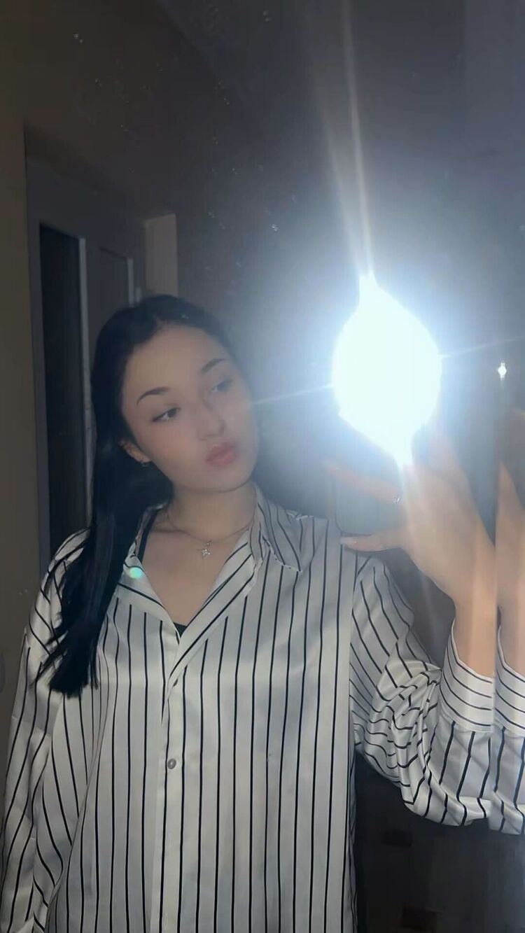  53794166  Anastasia, 19 ,    