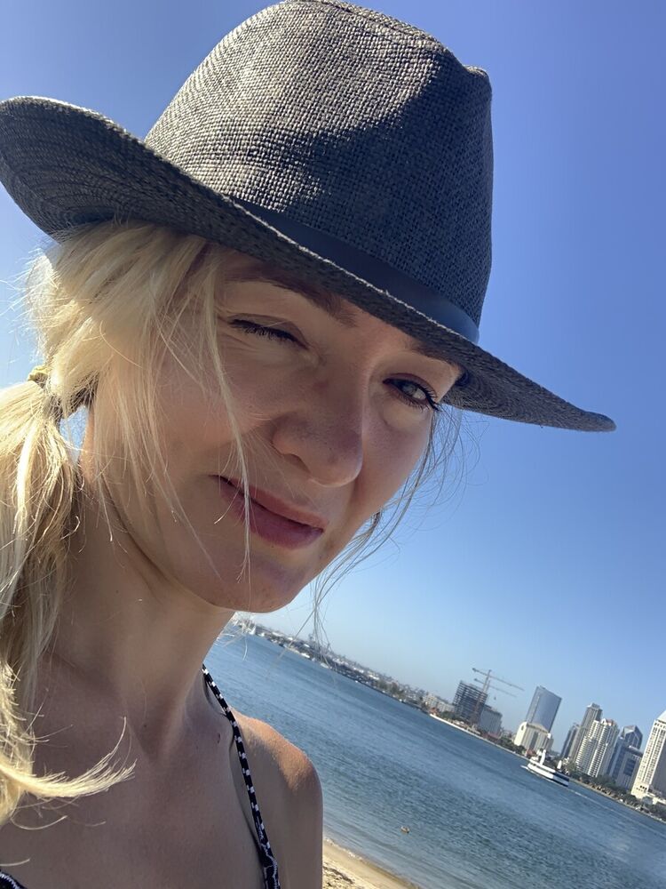  Malaga,   Nadya, 42 ,   ,   , c 