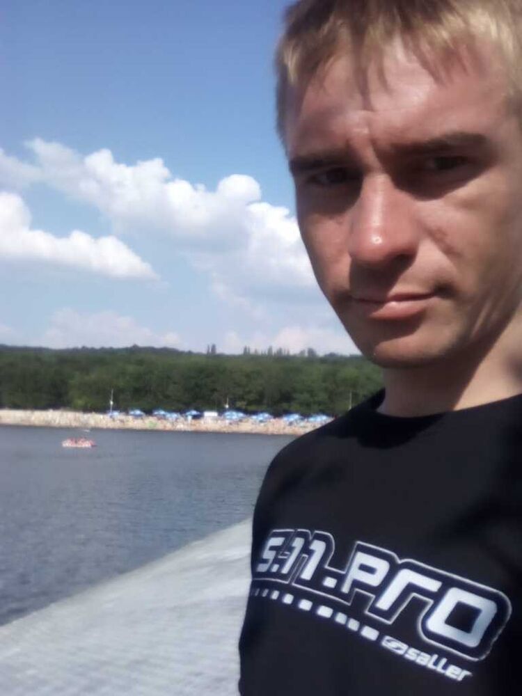  14560826  Serghei, 33 ,    