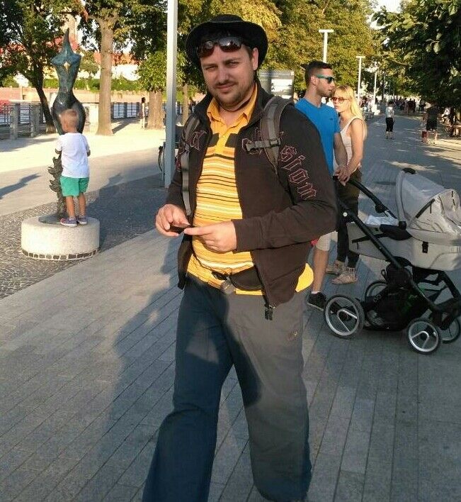  ,   Andrew, 44 ,   ,   , c 