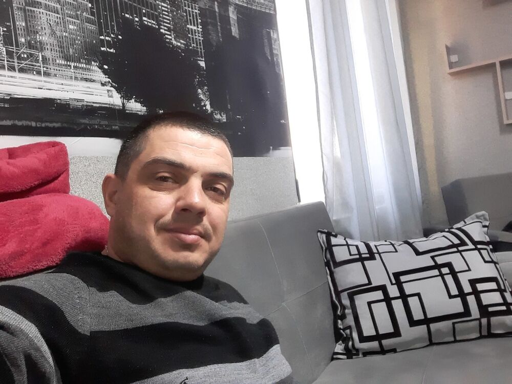  18947016  Daviti, 48 ,    