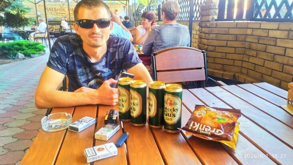  ,   Viktor, 32 ,   ,   , c 