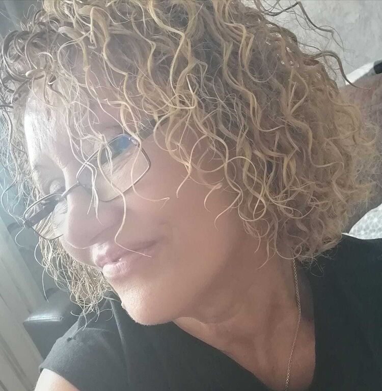  42853616  Lara, 64 ,    