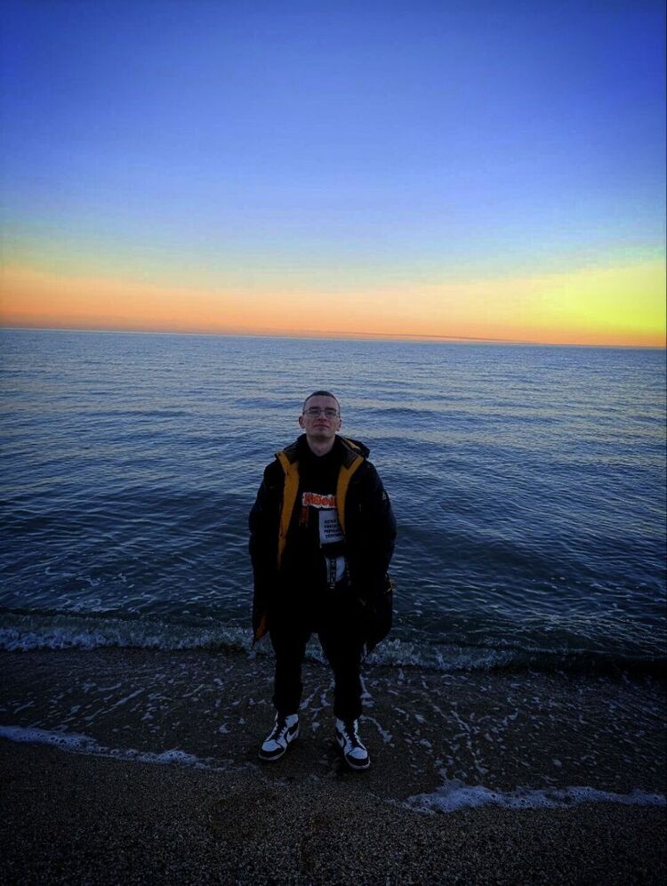  ,   Artem, 21 ,   ,   , c , 