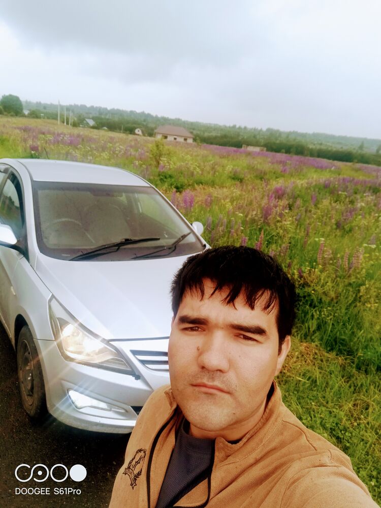  52379446  Azamat, 32 ,    