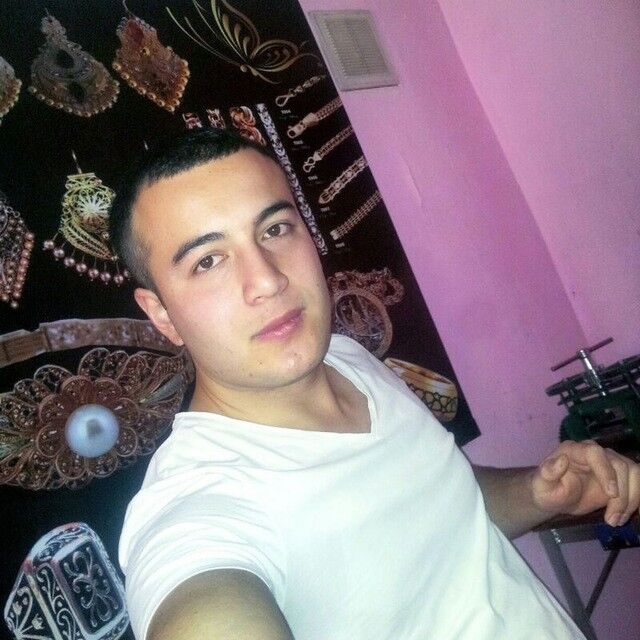  8402076  Beka, 31 ,    