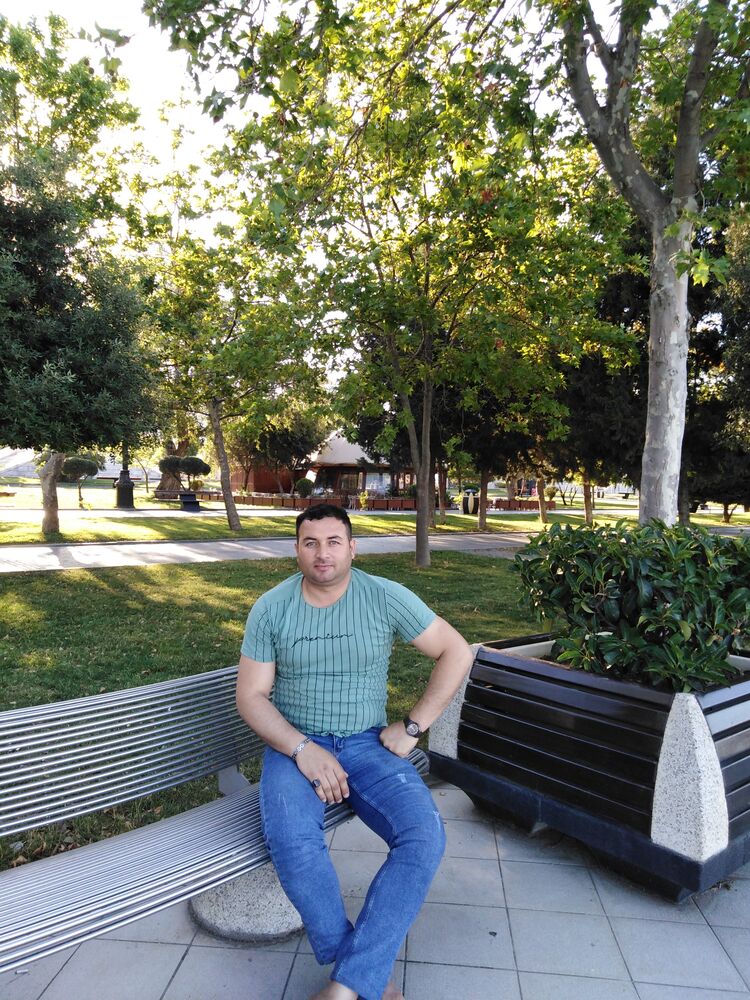  43809106  Malik, 39 ,    