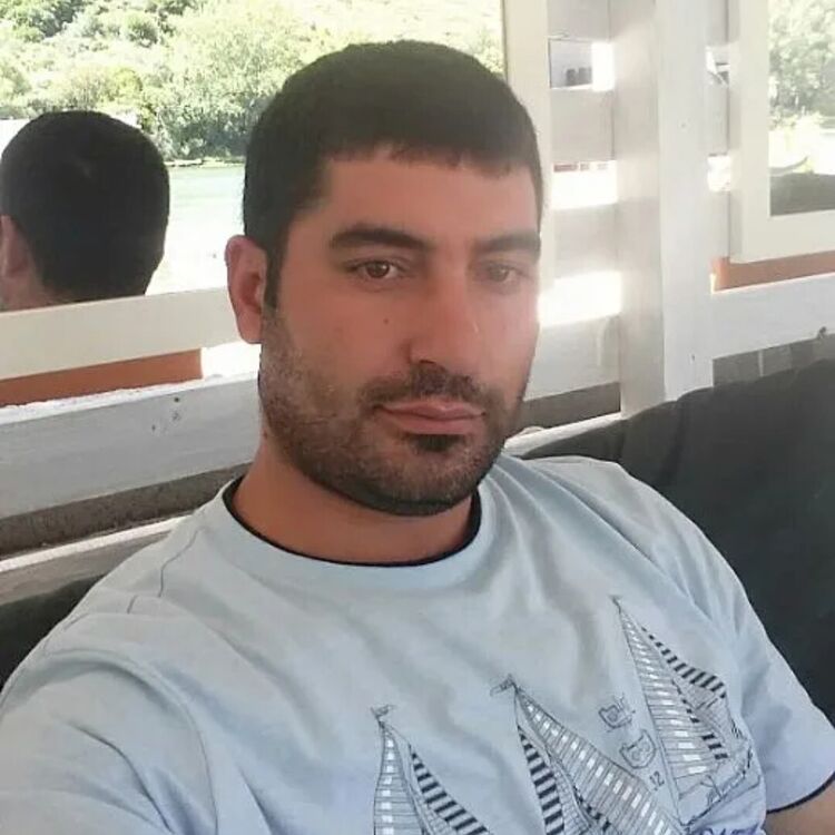  48143646  Nijat, 38 ,    
