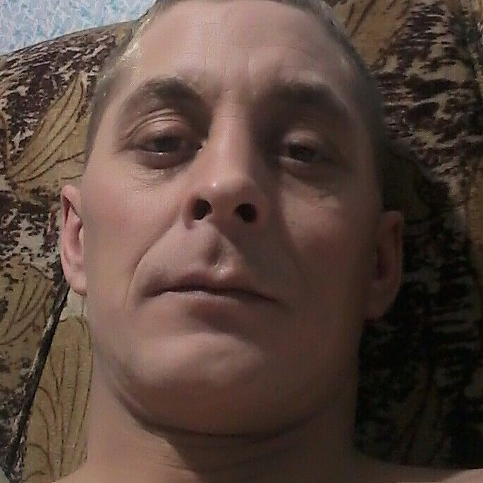  18922296  Andrej, 36 ,    