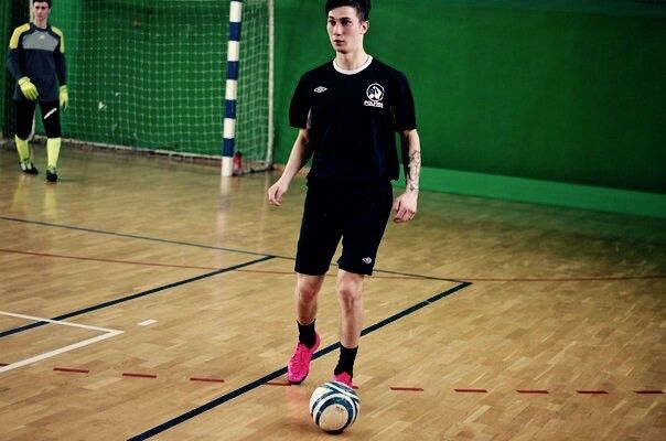  8254636  Anton, 32 ,    