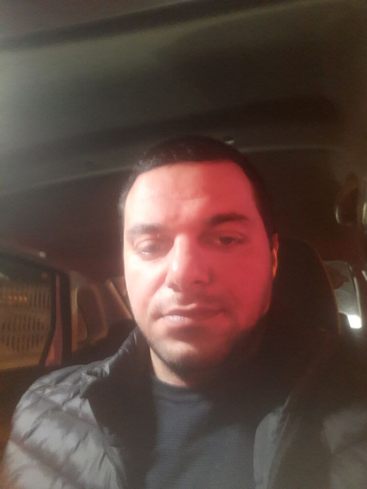  40771236  Artur, 38 ,    