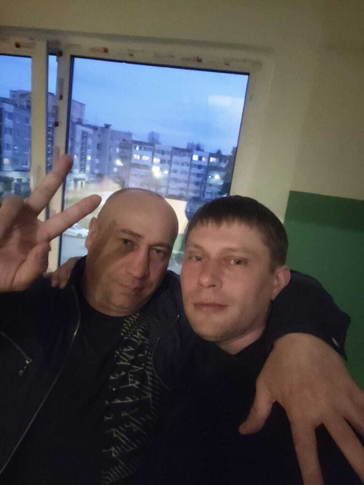  ,   Denis, 44 ,   c 