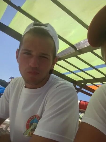  35452916  Anton, 24 ,    