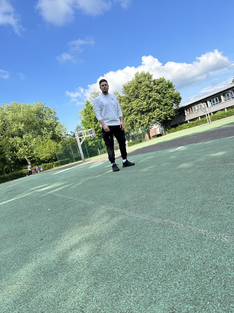  Horrweiler,   , 24 ,  