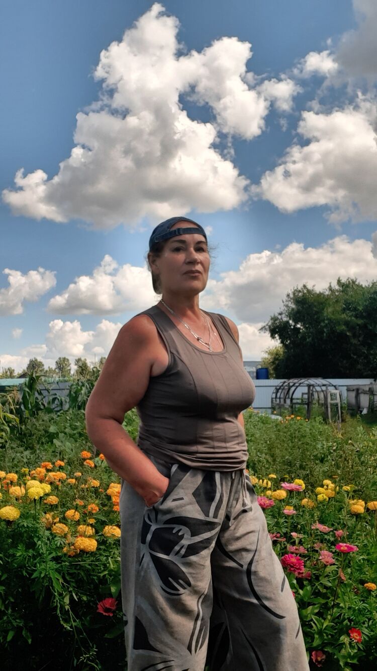  53087496  Lena, 55 ,    
