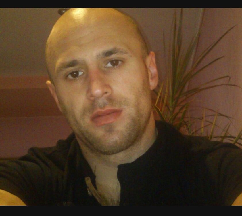  53125136  Artur, 43 ,    