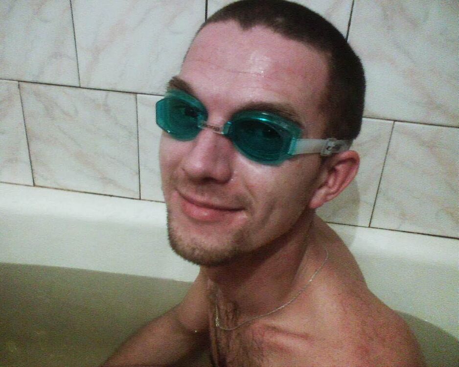  54257366  Denis, 45 ,    