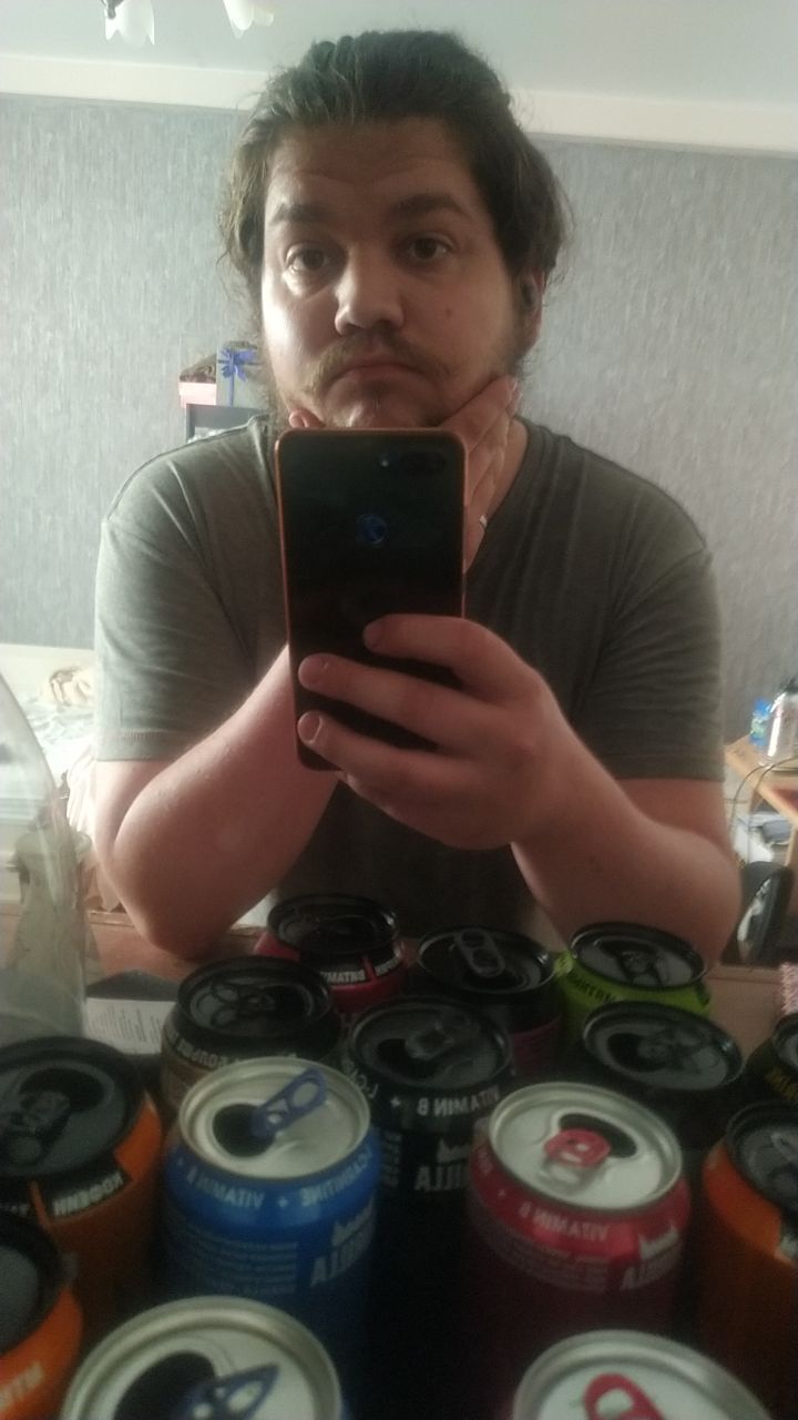  27634416  Dmitri, 25 ,    