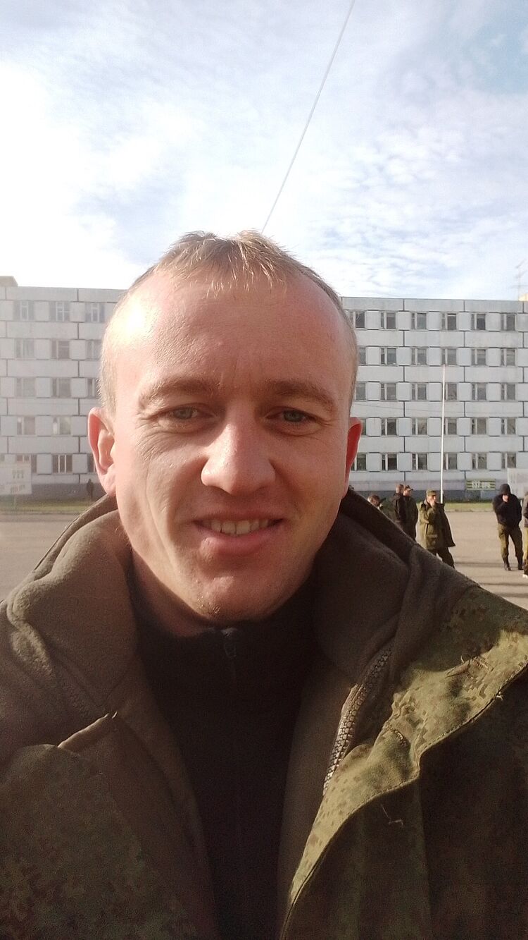  29808096  Maxim, 35 ,    