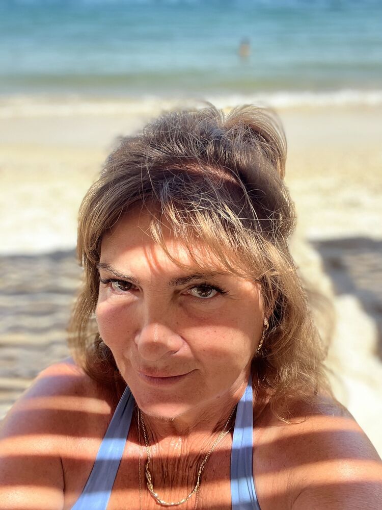  37659986  Elena, 67 ,    