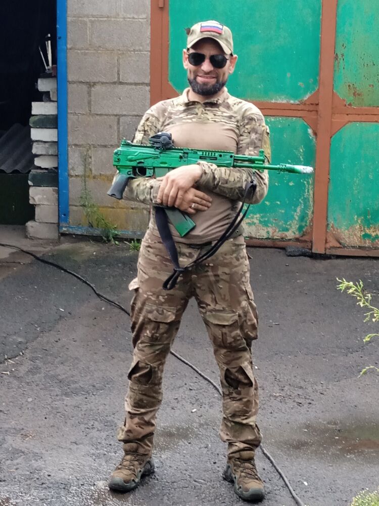  39610836  Maks, 42 ,    