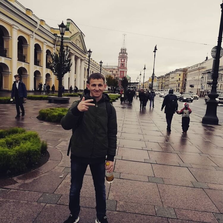  ,   Viktor, 30 ,  