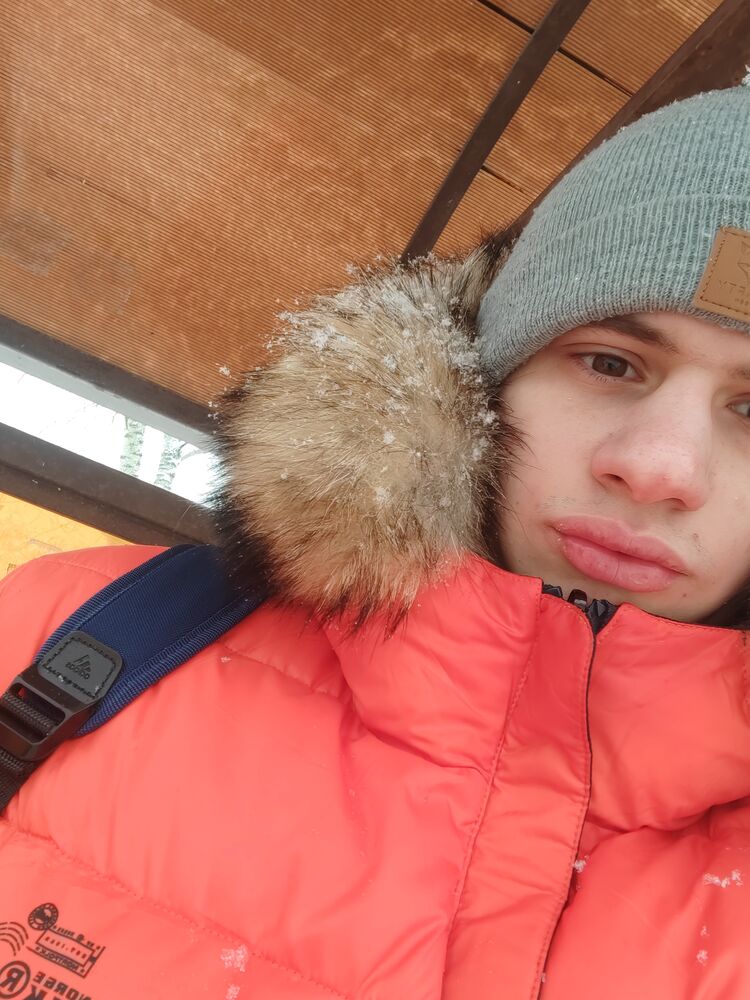  41964316  Maxim, 22 ,    