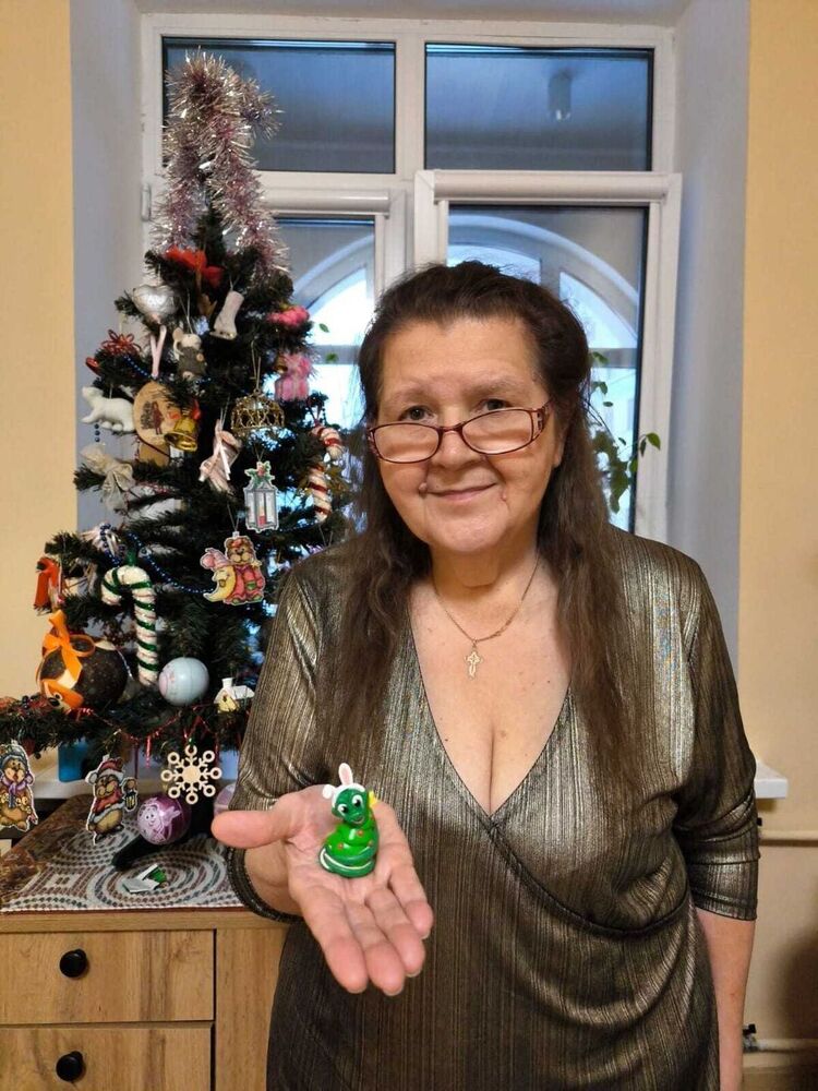  52583896  Emili, 62 ,    